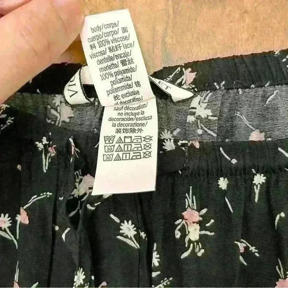 Victoria’s Secret Victoria Secret Black floral lace hem wide leg pants trousers - Picture 7 of 13